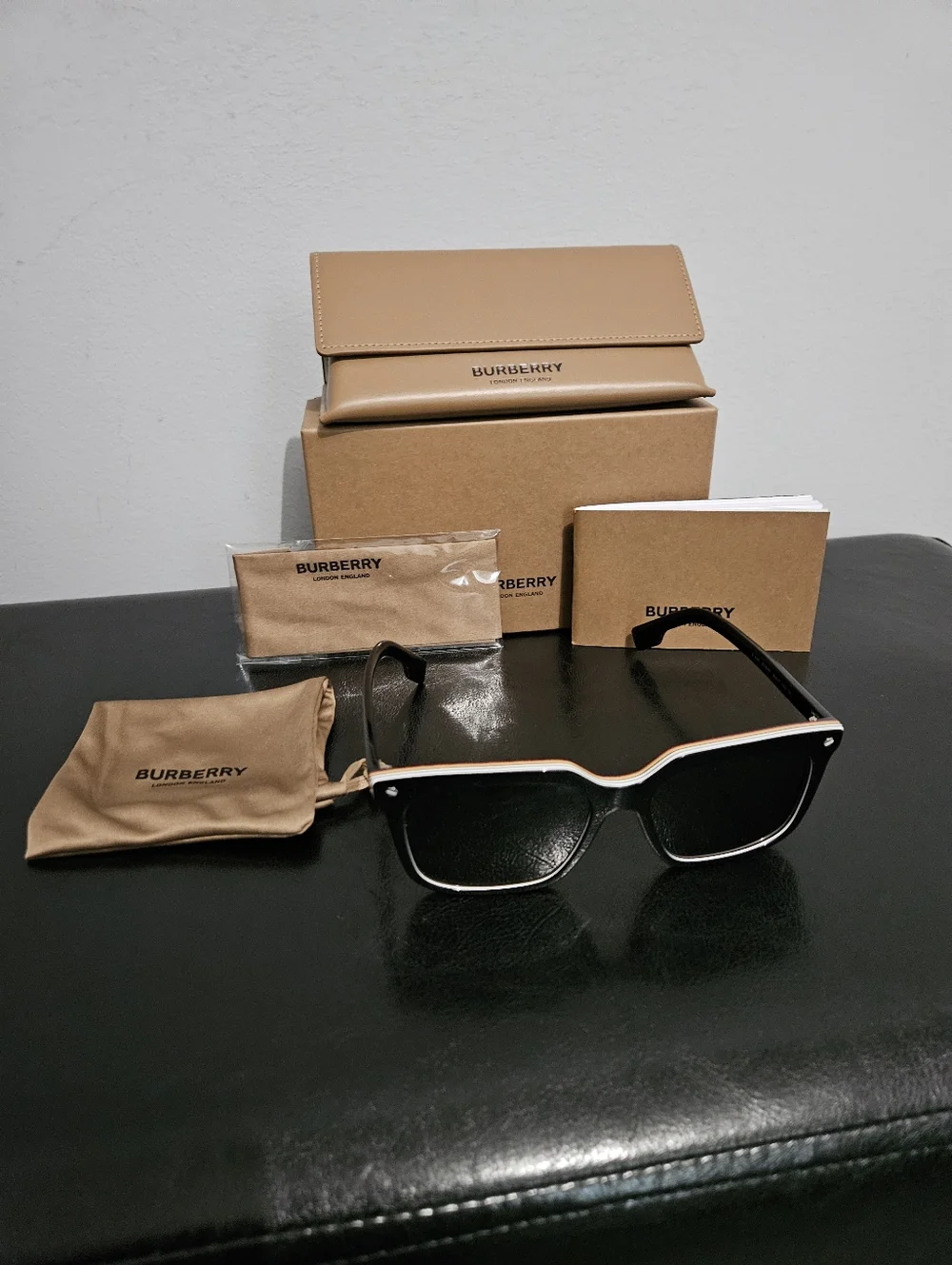🔔: NWT: Burberry Black Sunglasses - Picture 8 of 9